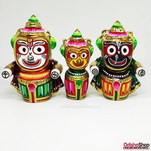 Read more about the article Master Jagannath,Balabhadra,Subadra Metal Doll Set